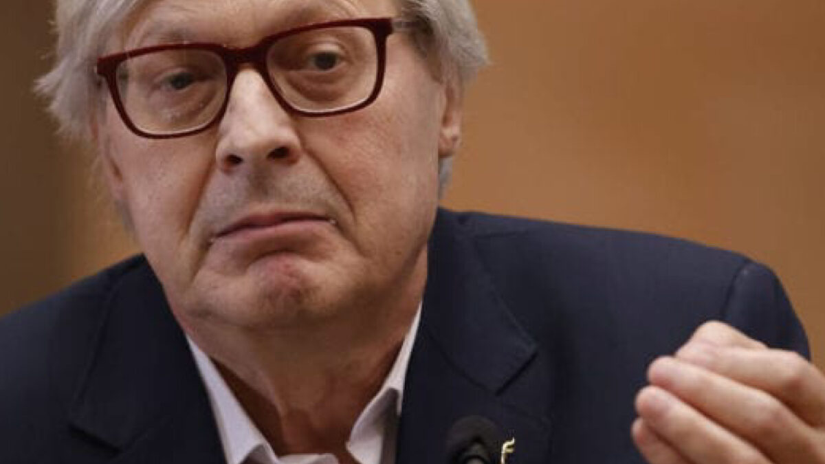 Vittorio Sgarbi Risponde Alle Polemiche Allora Censuriamo Pasolini E