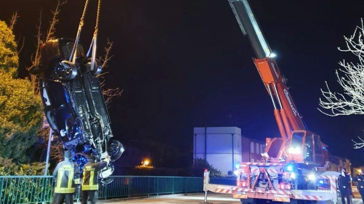 Auto Sbanda E Finisce Nel Canale Morti Tre Ragazzi