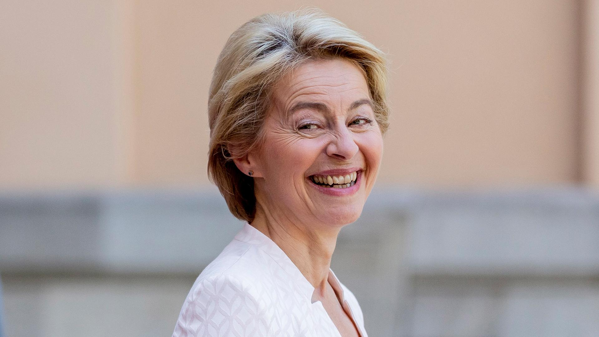 Русские корни урсулы фон дер ляйен. Leyen. Ursula von der Leyen в топ 100. Ursula von der Leyen Буча. Урсула фон дер во весь рост.