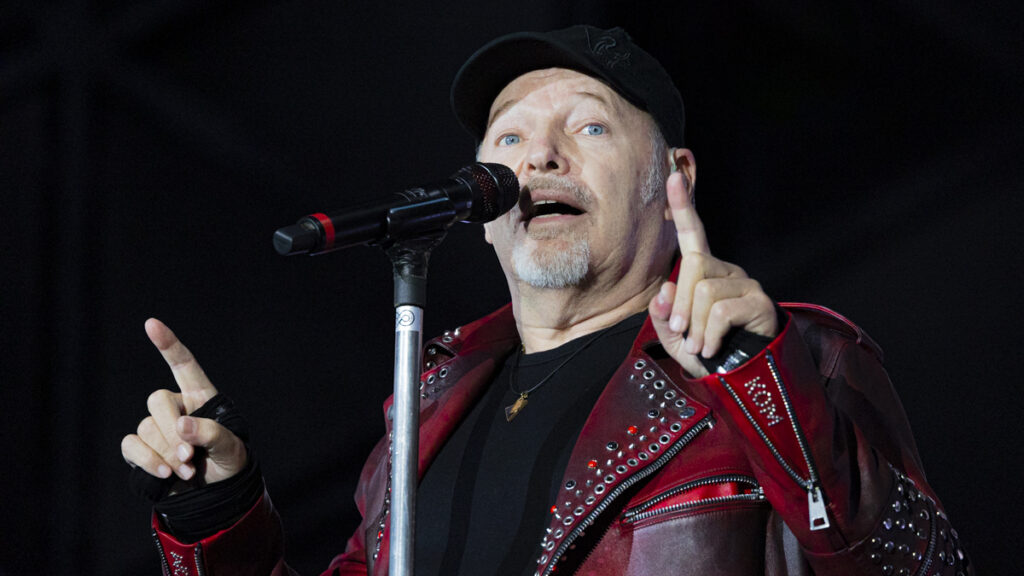 Vasco Rossi al concerto di Imola “Fanc… la guerra” Business.it