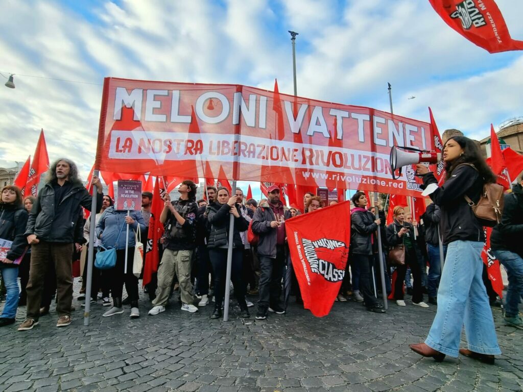 Corte Contro Violenza Sulle Donne: Slogan Contro Meloni - Business.it