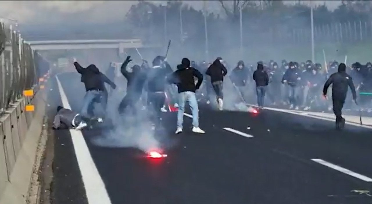 Ultras Di Roma E Napoli Arrestati, Le Intercettazioni: “Gli Hanno Rotto ...