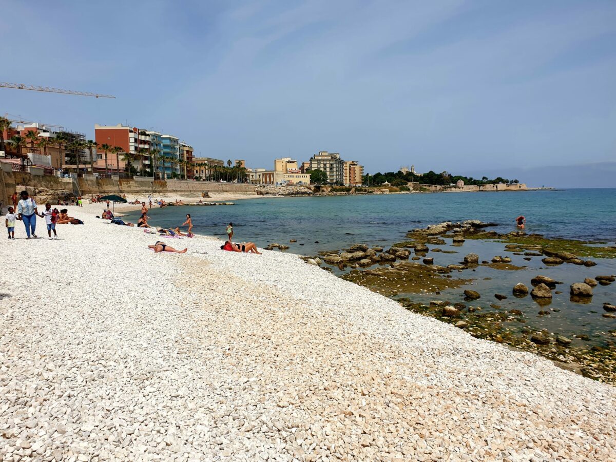 Sesso sulla spiaggia a Trani: il post del sindaco - Business.it