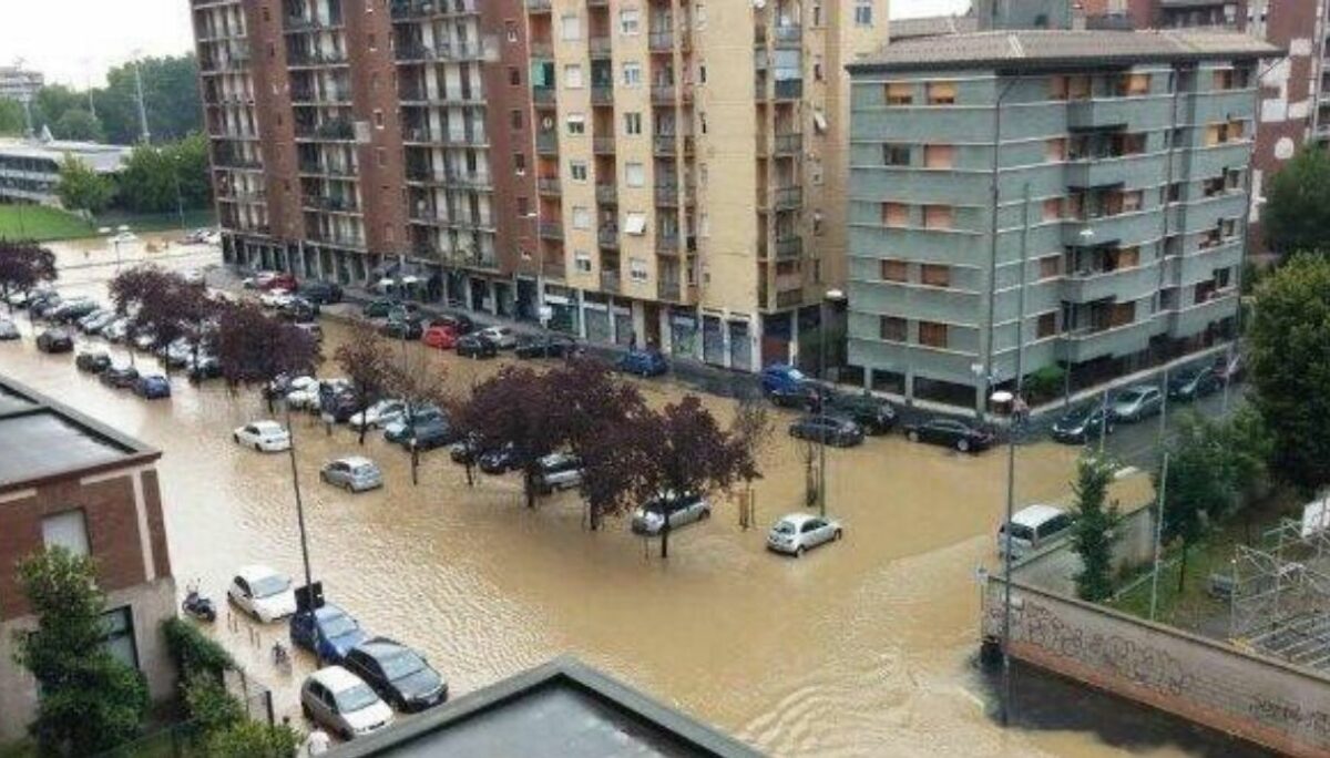 Esondato Il Fiume Seveso A Milano